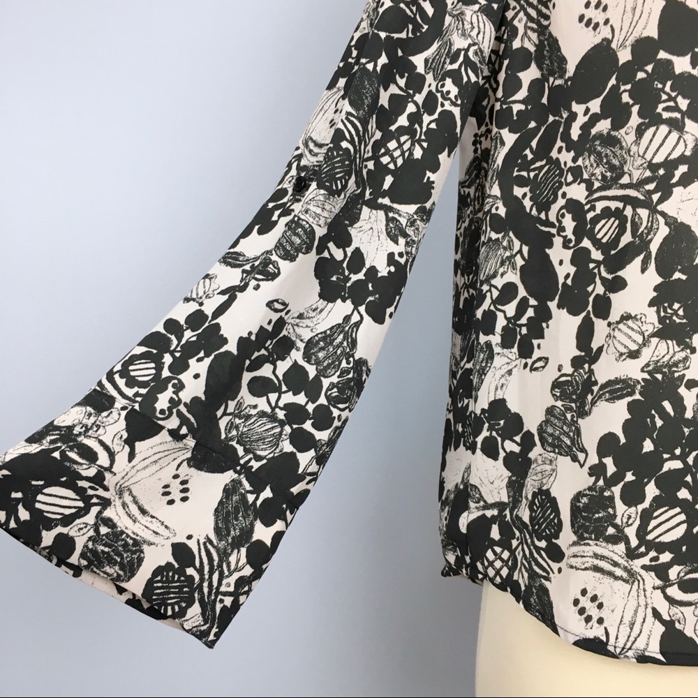 19 Cooper Stitch Fix Black White Floral Blouse - Picture 3 of 8
